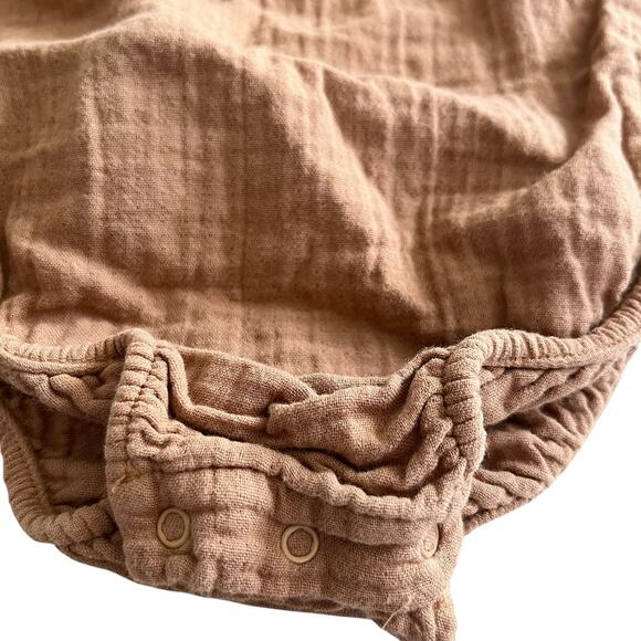 The New Society Girls Brown Muslin Organic Cotton Ruffle Romper 18 Months - Picture 3 of 7